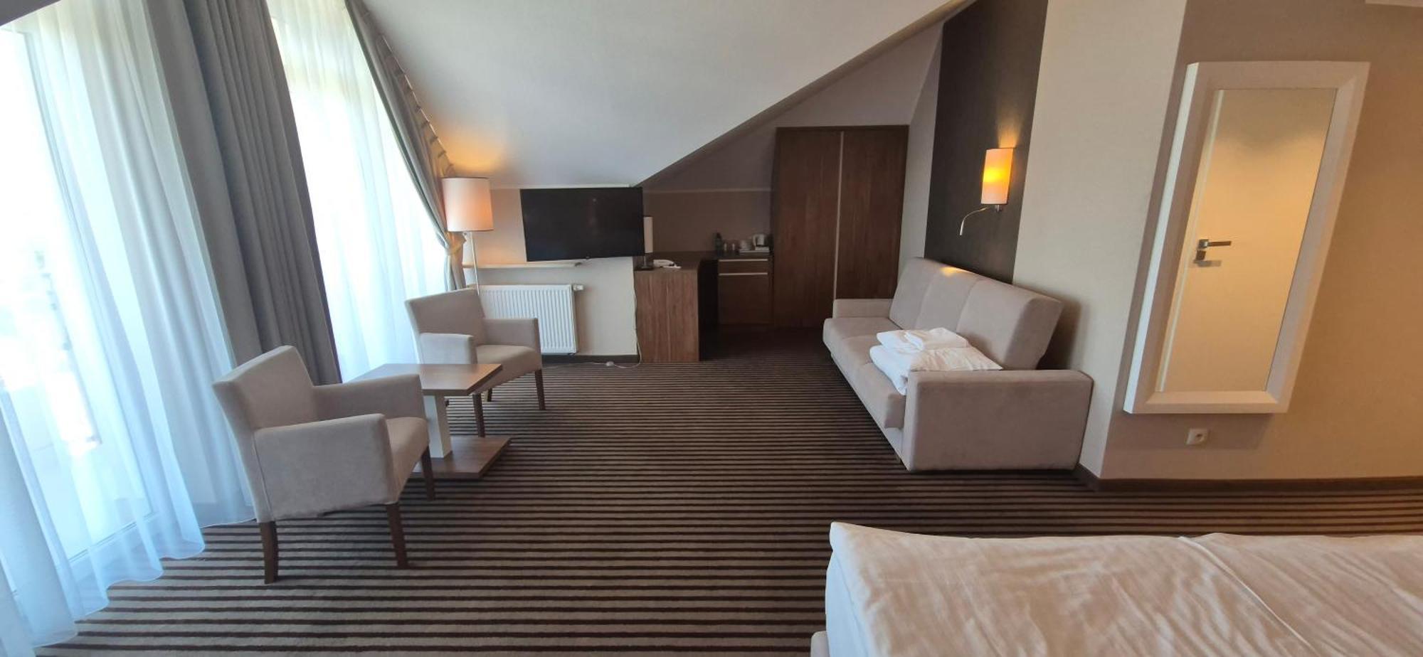Hotel White 3*