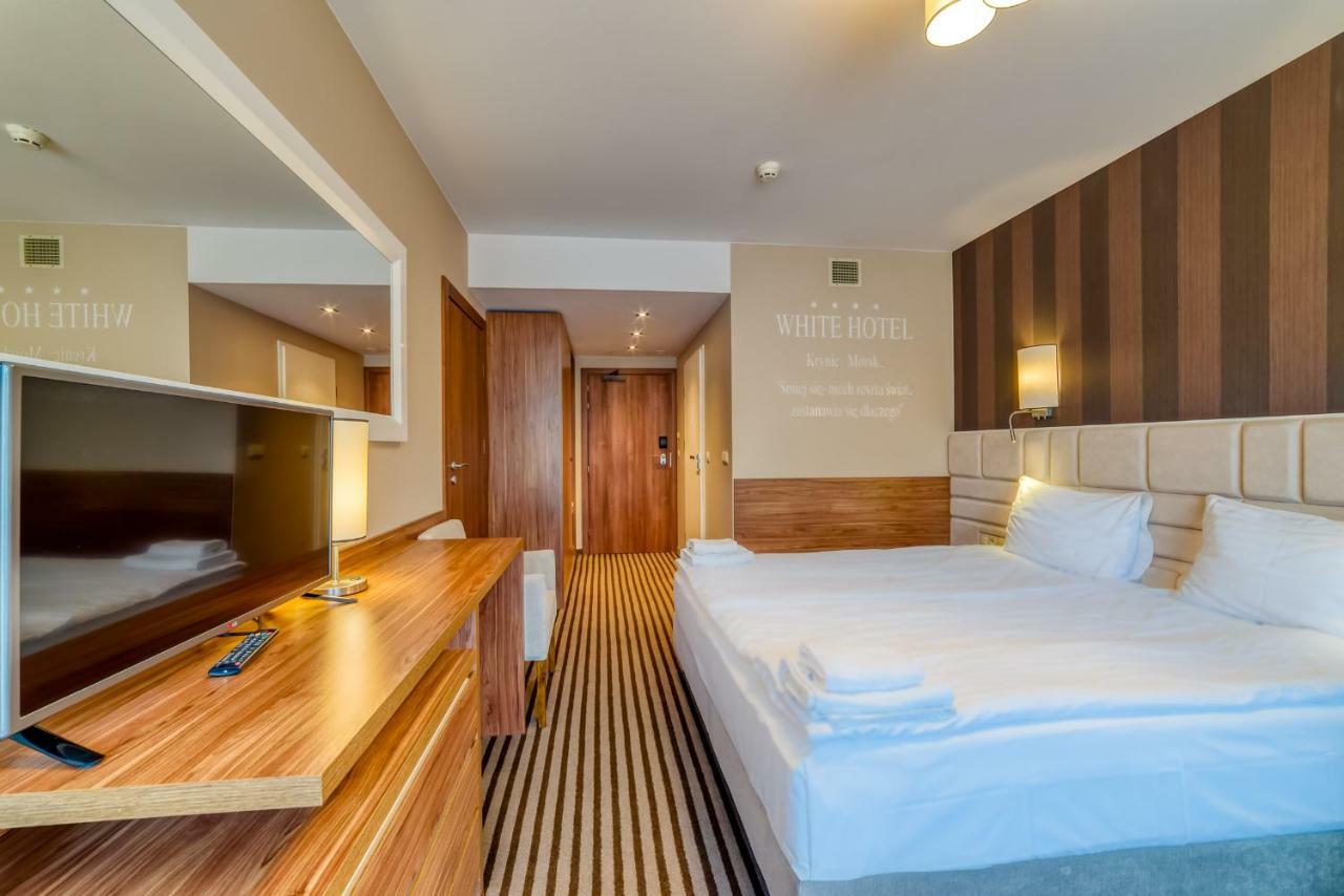 Hotel White